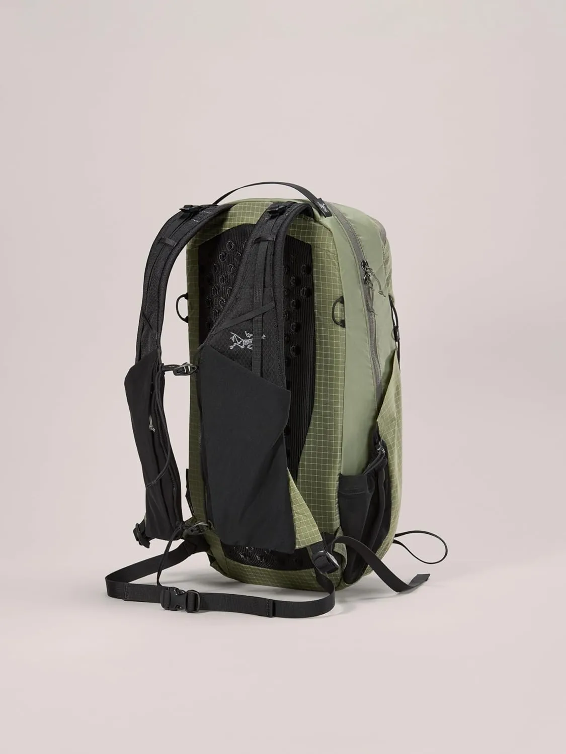 Arc'teryx Aerios 18 Backpack | Ultralight 18L Daypack with a Customizable Fit - Redesign | Tatsu, Regular