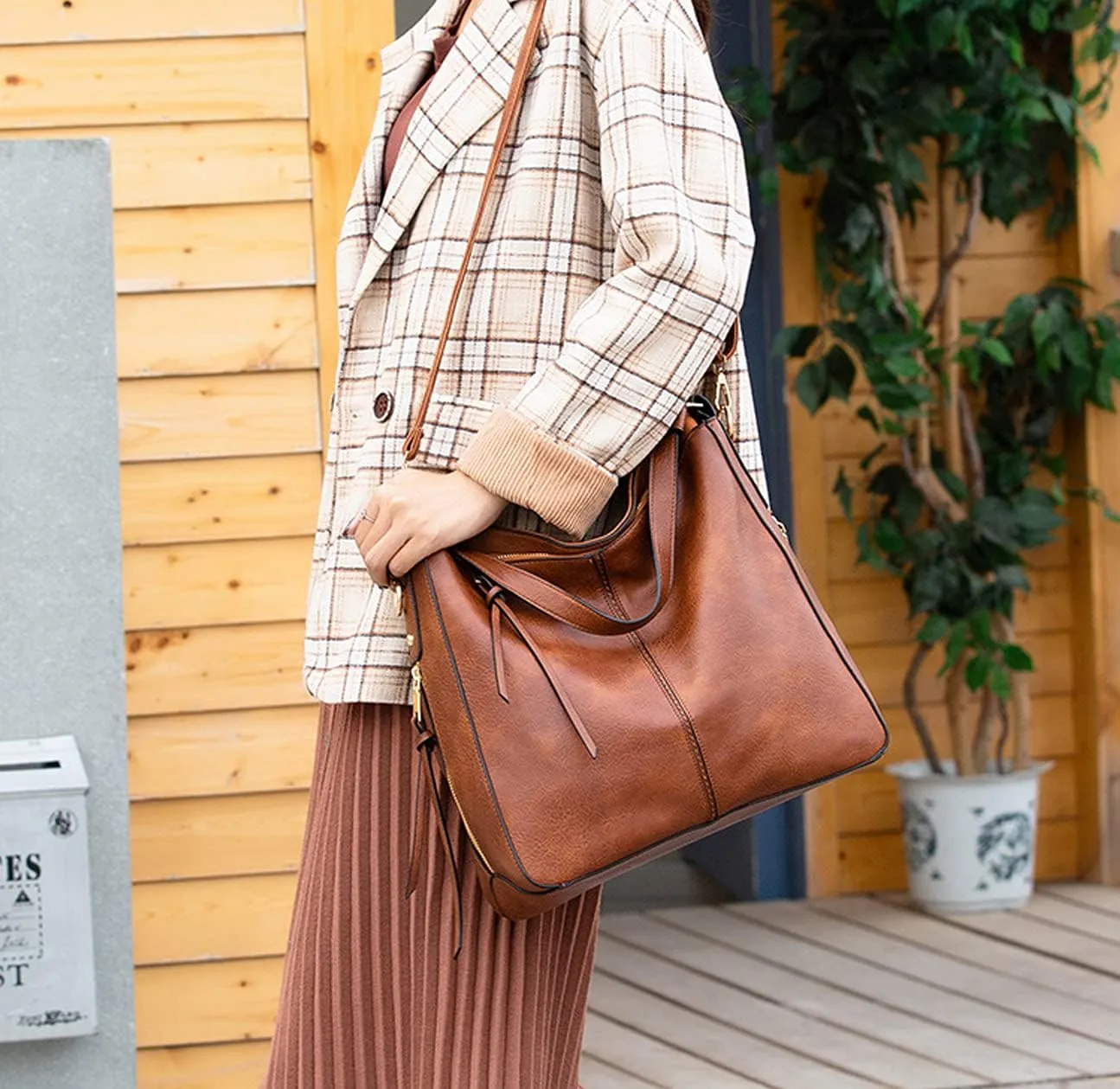 ROUROU Soft Faux Leather Handbag for Women Large Capacity Tote Bag Hobo Purse Retro Shoulder Bag Crossbody Bag with Tassel