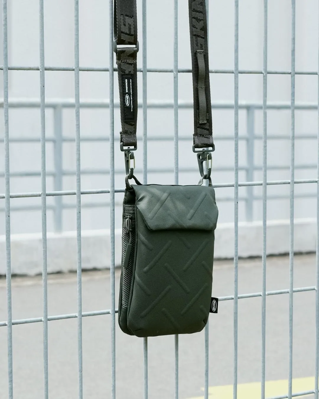 SKINARMA SLING BAG JUNO   SCOUT LANYARD (2.54 CM WIDE)